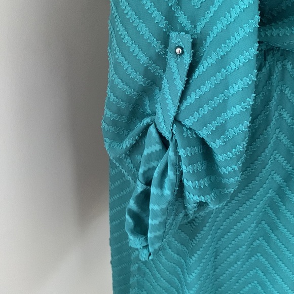 Textured Pattern Dress - Picture 5 of 6